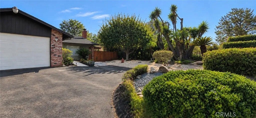 Photo of 1192 Caren Road, Vista, CA 92083 (MLS # SW26206296)