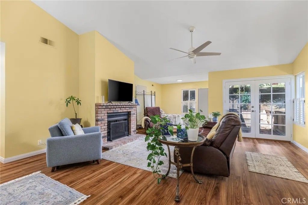 Photo of 332 Mahogany Gln, Escondido, CA 92026 (MLS # SW25249783)