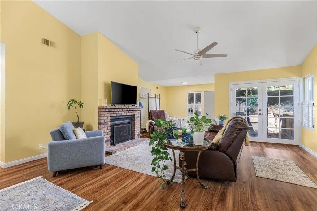 Photo of 332 Mahogany Gln, Escondido, CA 92026 (MLS # SW25249783)