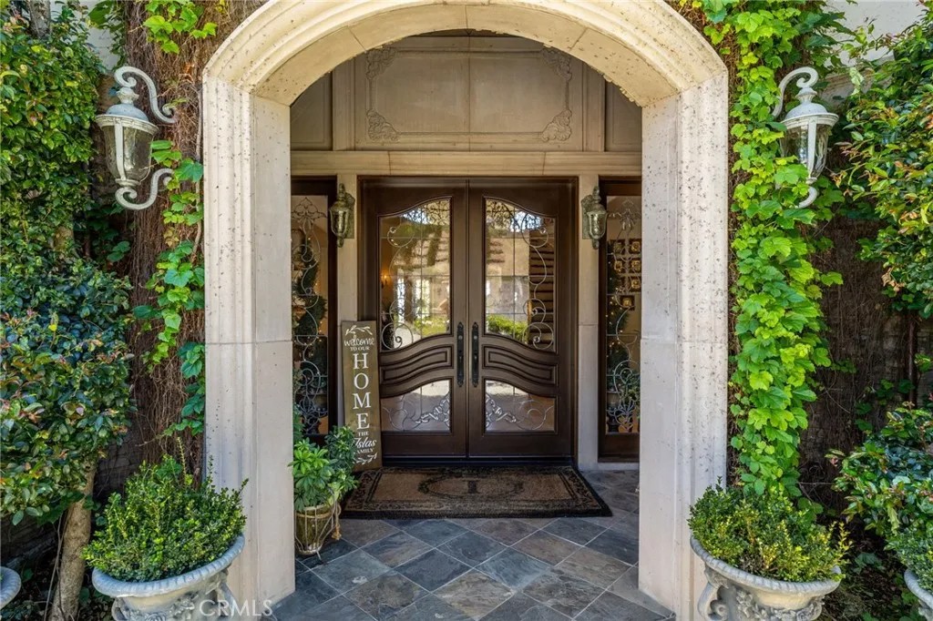 590 Gordon Highlands