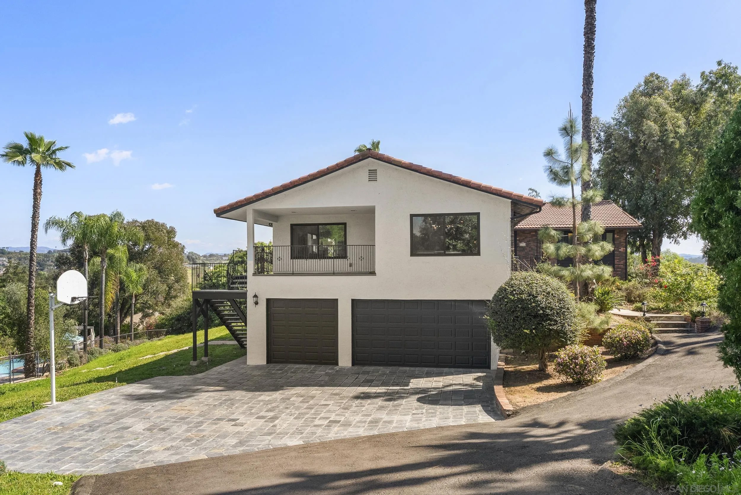 1080 Landavo Rancho Rd