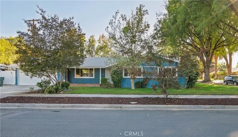 4834 Cliffside