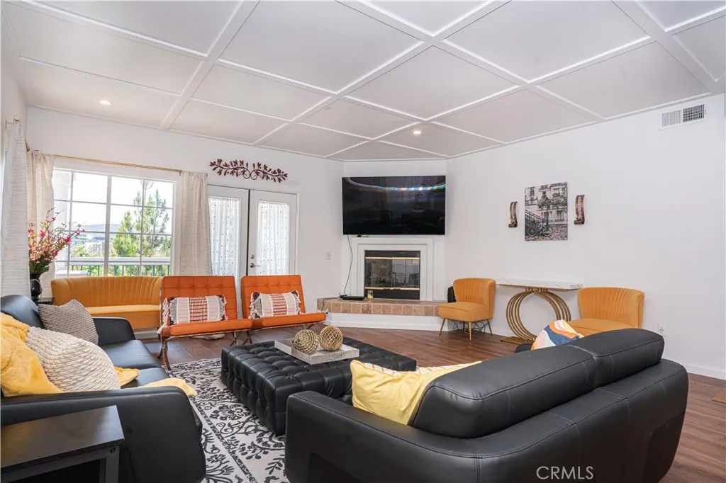 16464 Avenida Venusto