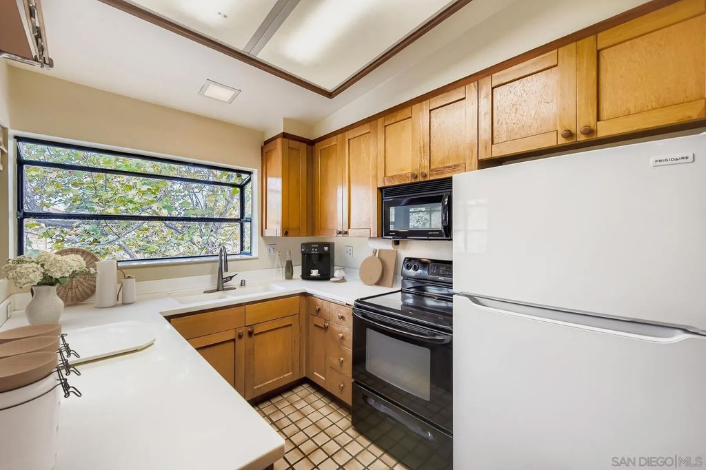 Photo of 8840 Villa La Jolla Dr #304, La Jolla, CA 92037 (MLS # 2600317)