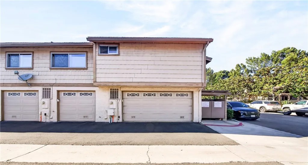 1751 Avenida Selva