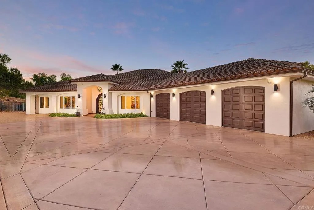 2869 Dos Lomas Place