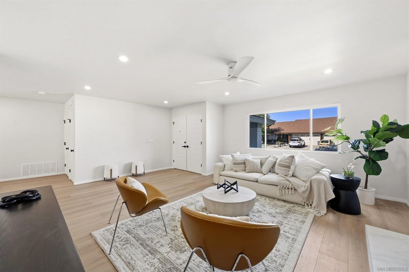 12437 Ridgeton Dr