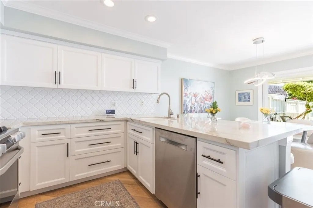 2805 Shoreview Circle