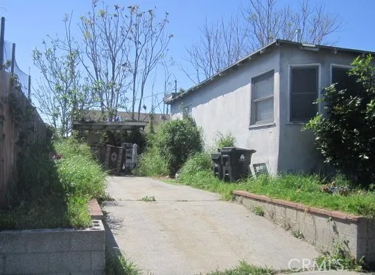204 E Imperial