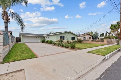 Photo of 11625 Hunnewell Ave, Sylmar, CA 91342 (MLS # SR26054835)