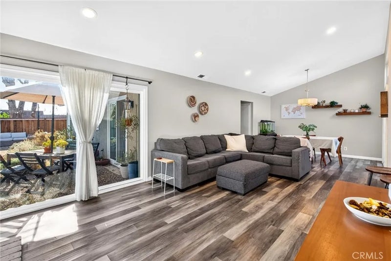 8433 E Saratoga