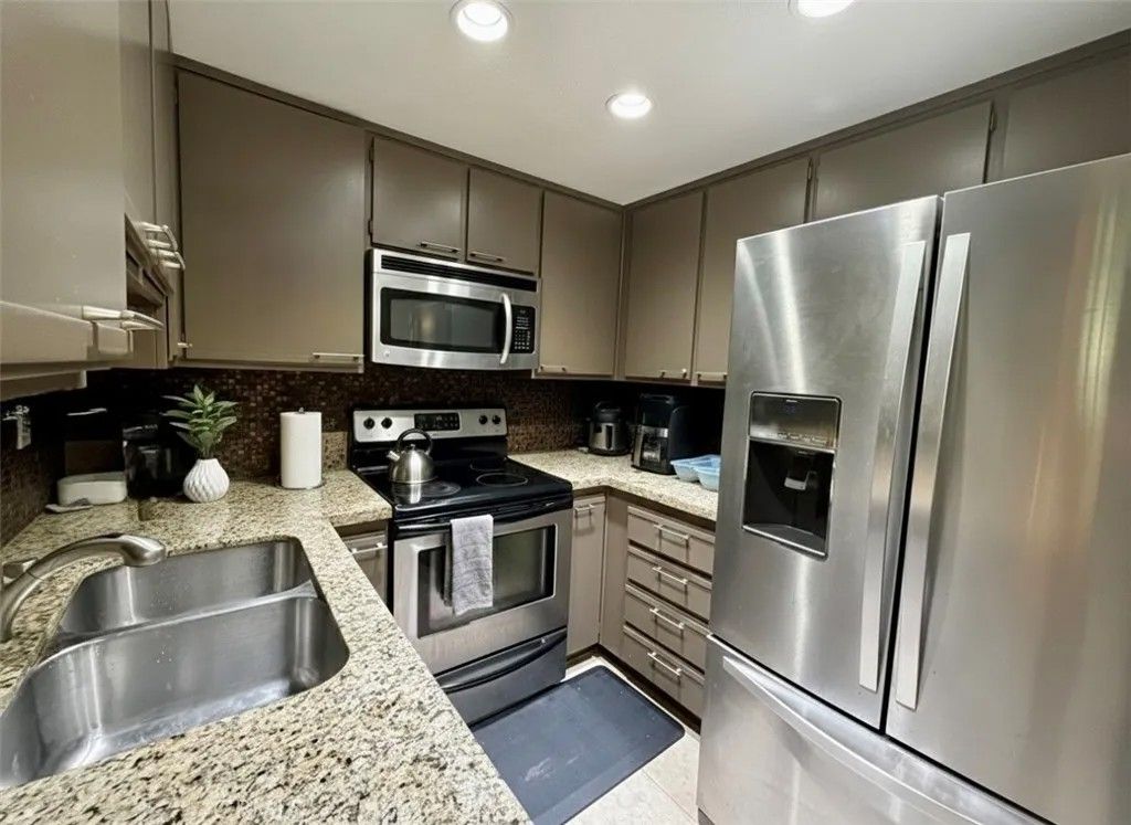 Photo of 7 Silktassel, Rancho Santa Margarita, CA 92688 (MLS # OC25279544)