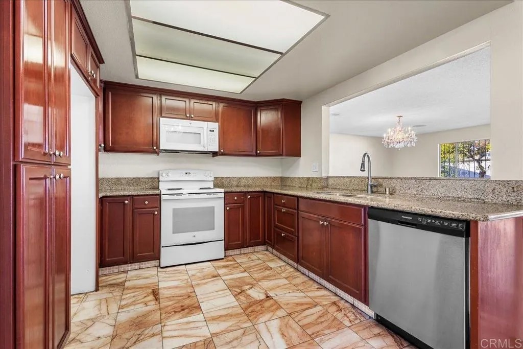 3136 Don pancho way