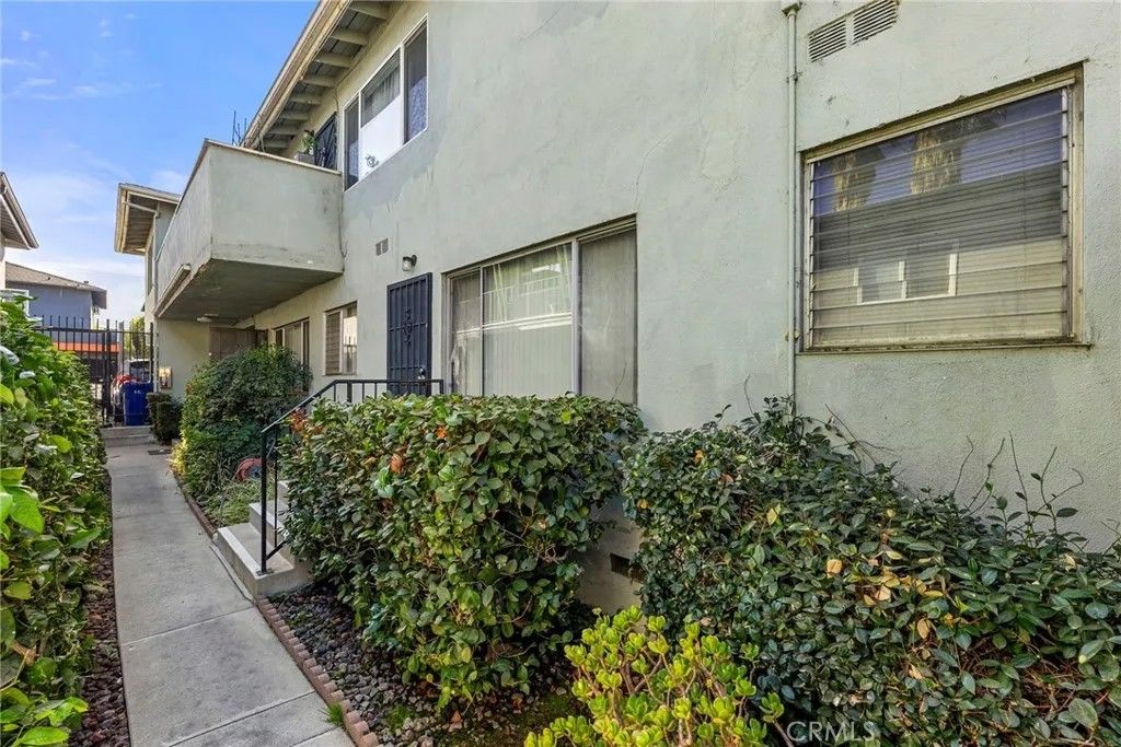 Photo of 13520 Rye, Sherman Oaks, CA 91423 (MLS # GD26014995)