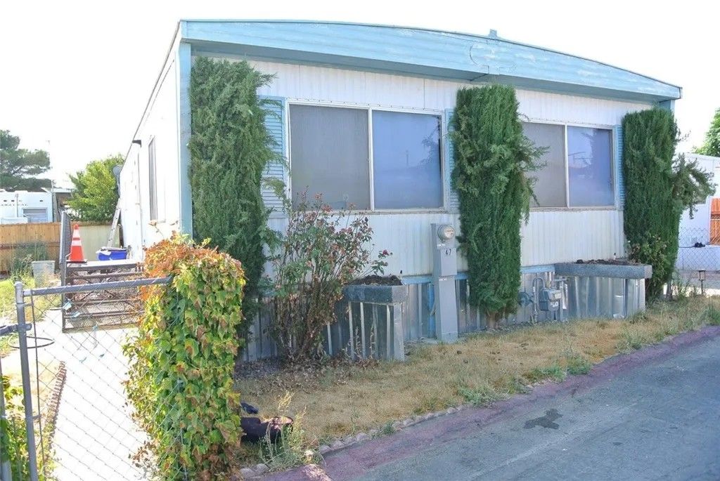 Photo of 2059 E Avenue I, Lancaster, CA 93535 (MLS # SR26007307)