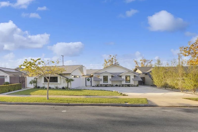 3221 Kempton Drive