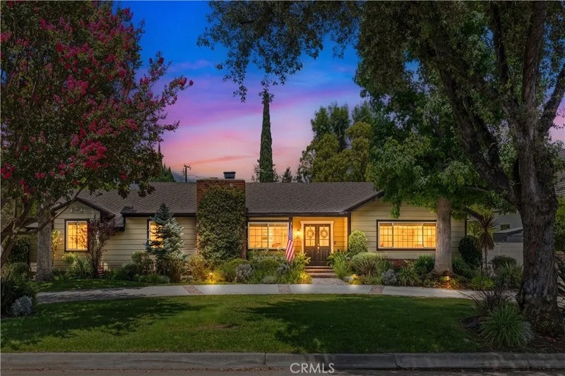 135 E Las Flores Ave