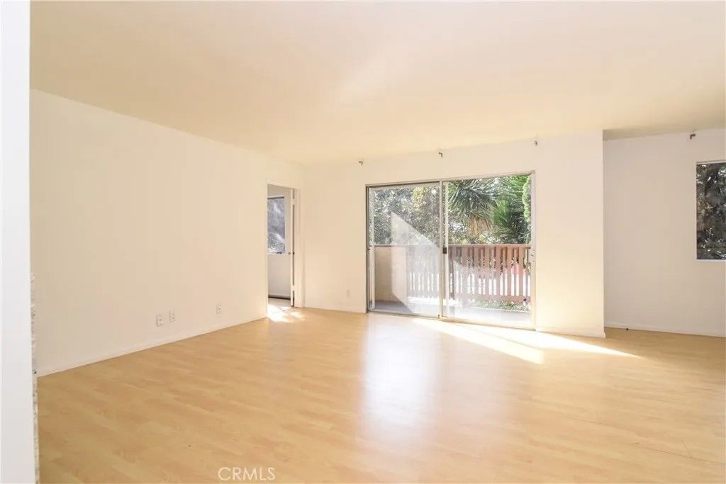 Photo of 811 6th Street #105, Santa Monica, CA 90403 (MLS # SB25270250)