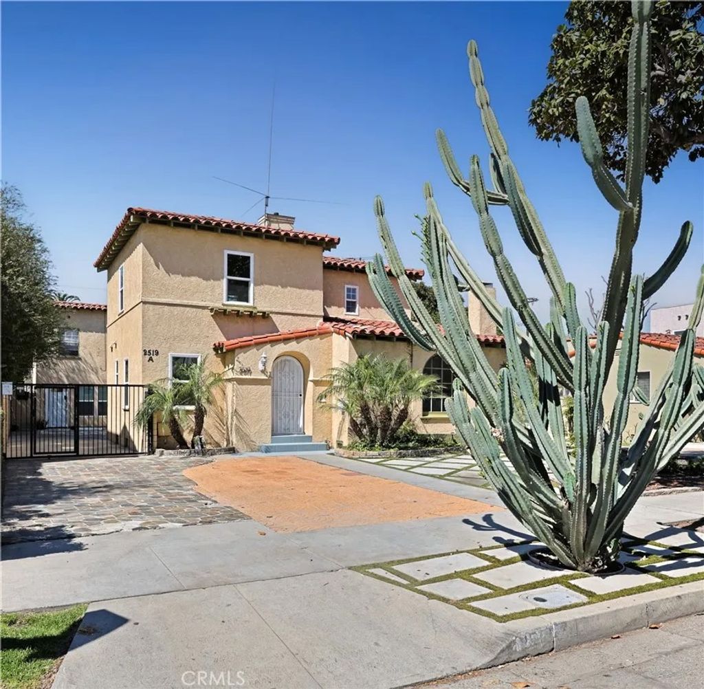 Photo of 2519 Eucalyptus Ave, Long Beach, CA 90806 (MLS # DW26061819)