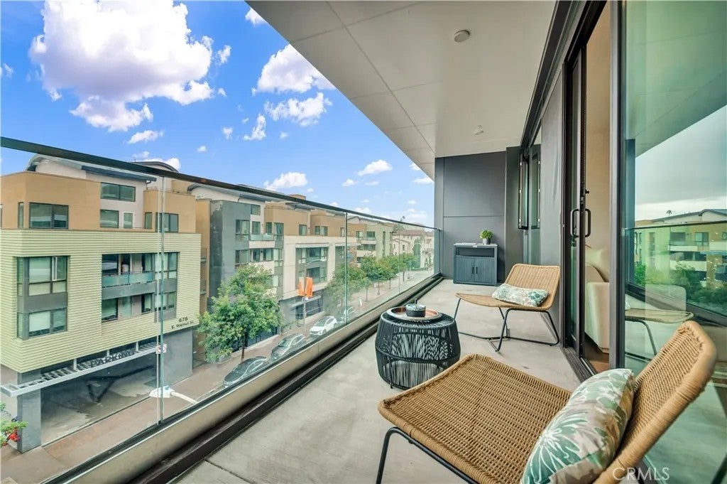 709 E Walnut Street 415