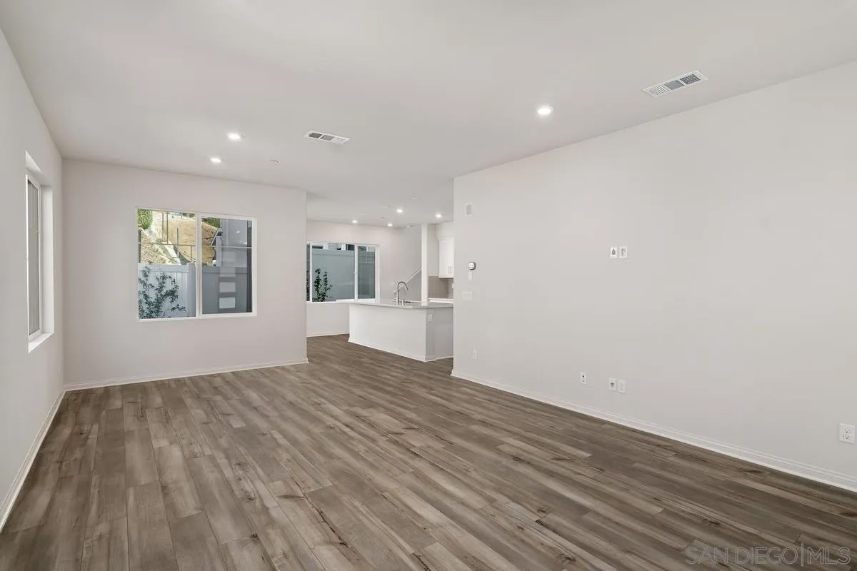 1523 Wingwood