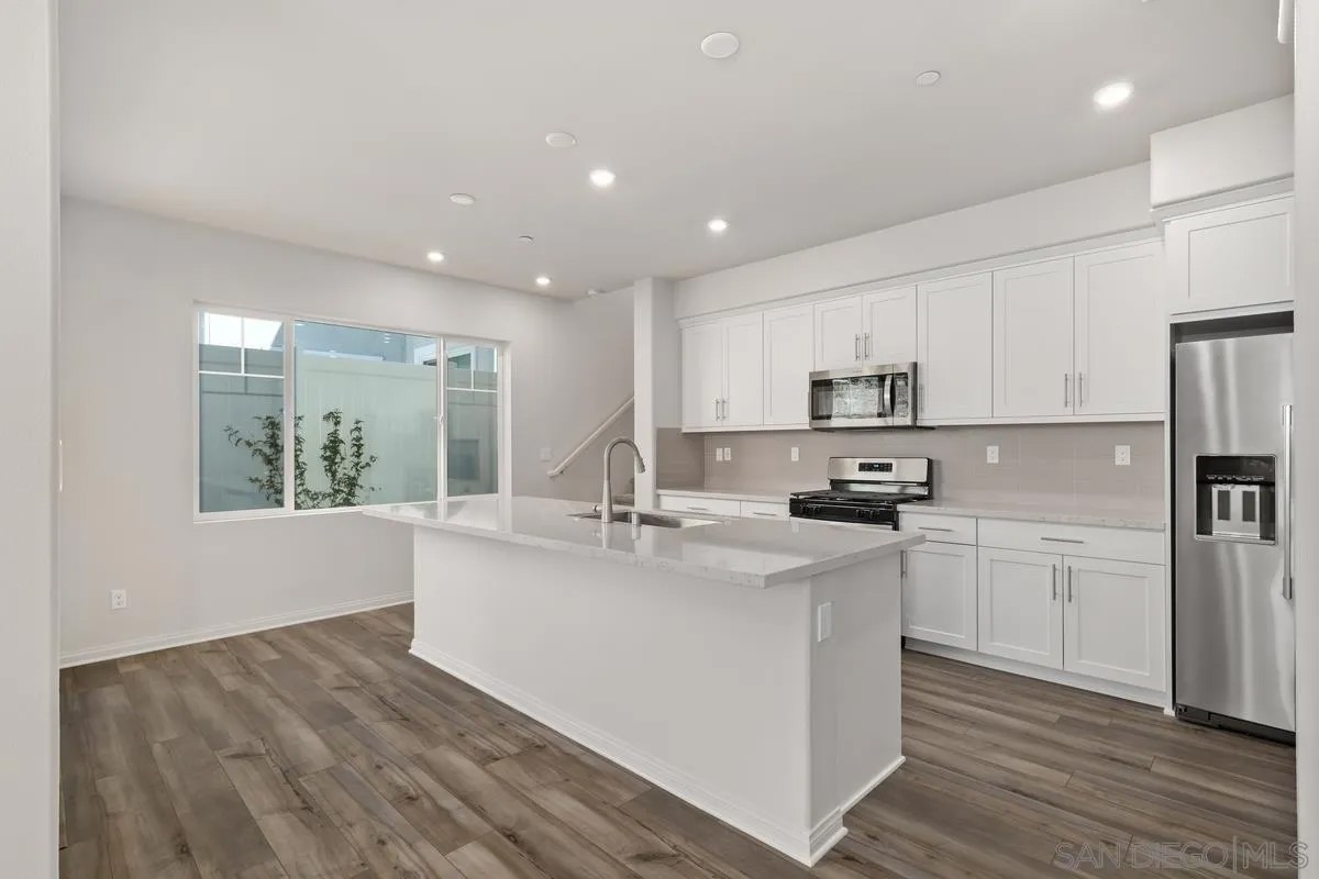1523 Wingwood