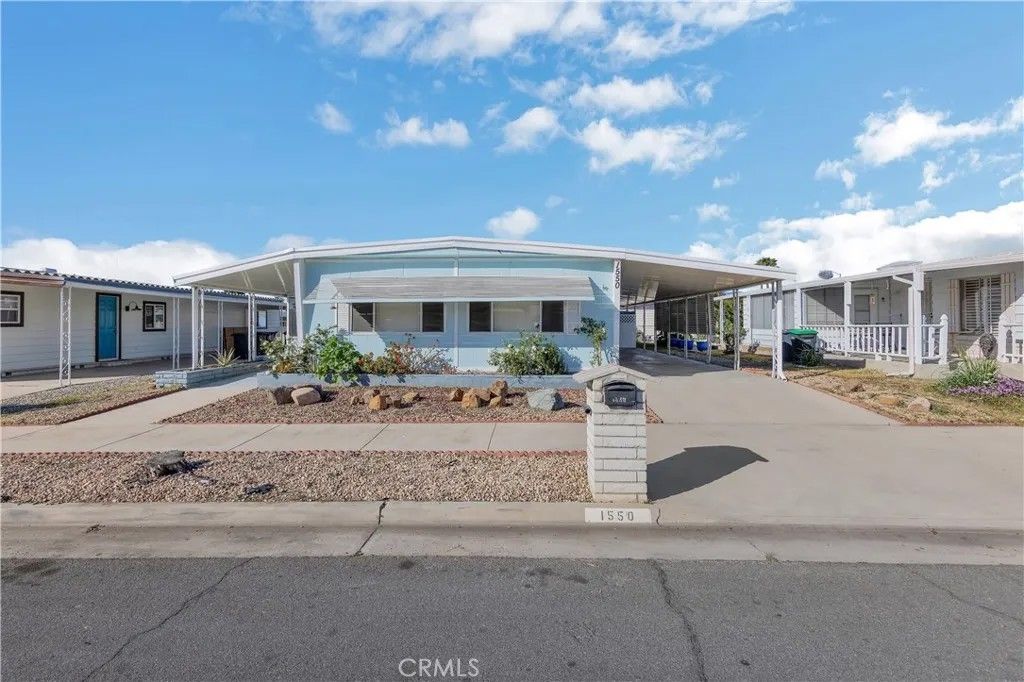 Photo of 1550 San Vicente Dr, Hemet, CA 92543 (MLS # IV26022780)