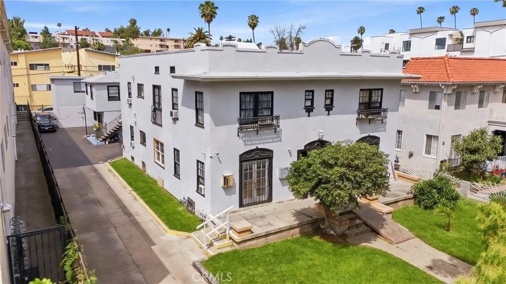 Photo of 525 N Kenmore Avenue, Los Angeles, CA 90004 (MLS # LG26074807)