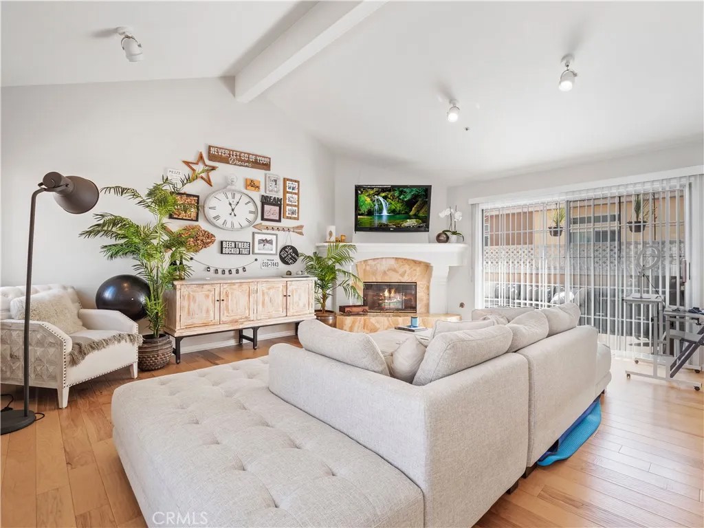 2517 Rockefeller B
