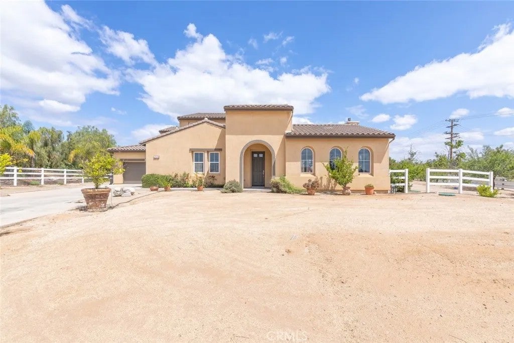Photo of 17970 Wildwood Creek Rd, Riverside, CA 92504 (MLS # IV26090044)