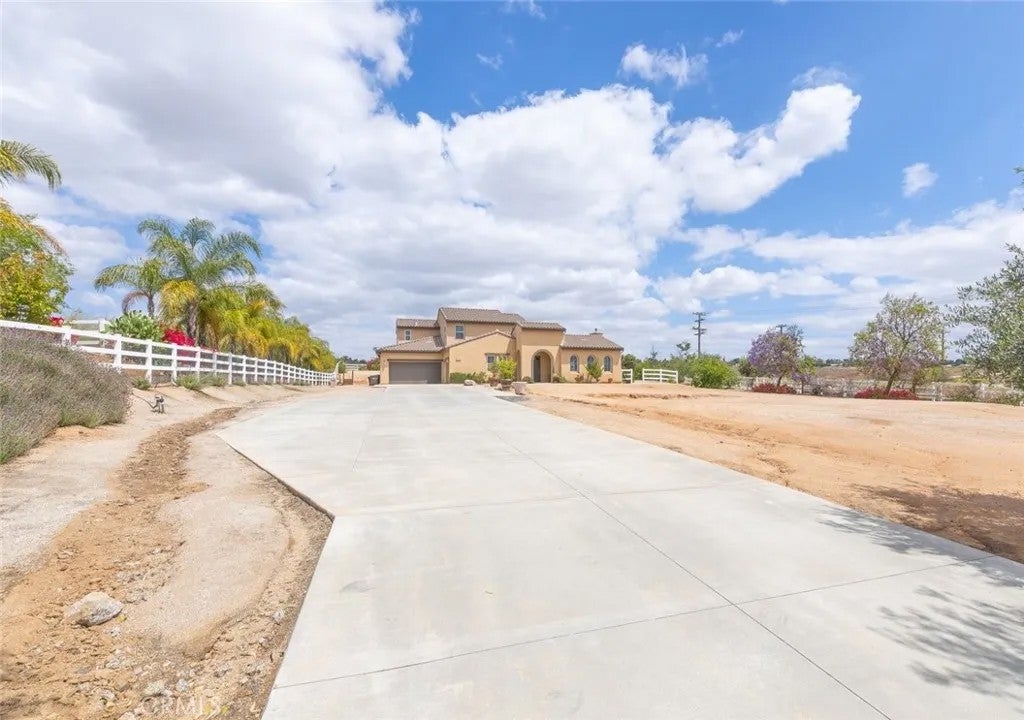 Photo of 17970 Wildwood Creek Rd, Riverside, CA 92504 (MLS # IV26090044)