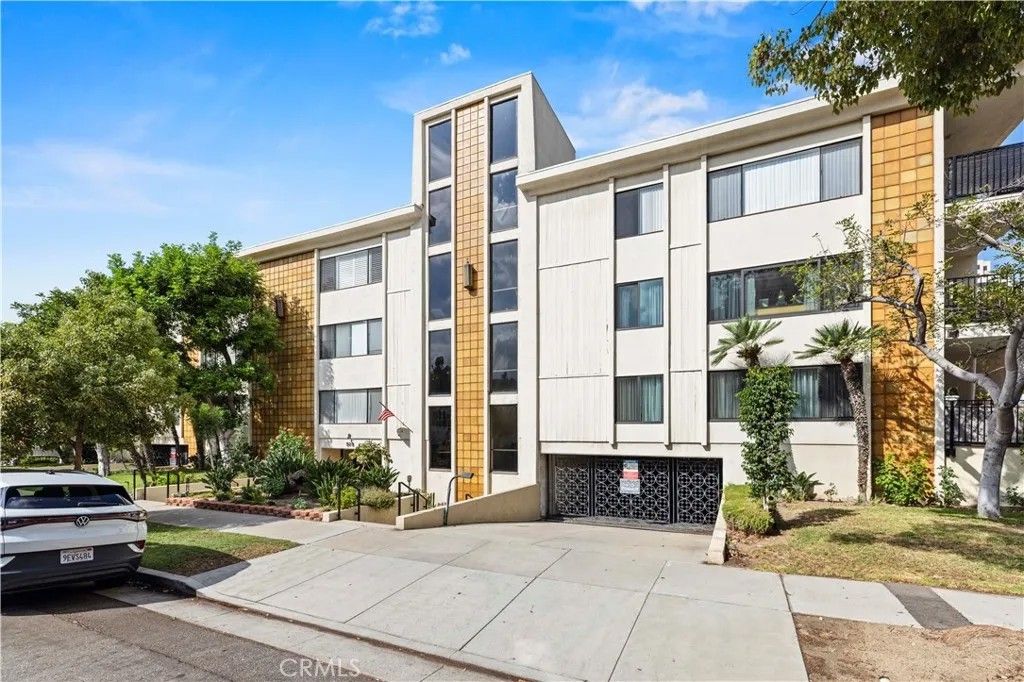 Photo of 515 N Kenwood St #112, Glendale, CA 91206 (MLS # GD25248687)