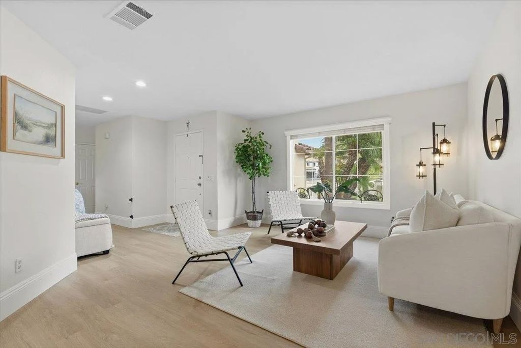 Photo of 1528 Hendrix Pl, Chula Vista, CA 91911 (MLS # 250044275)