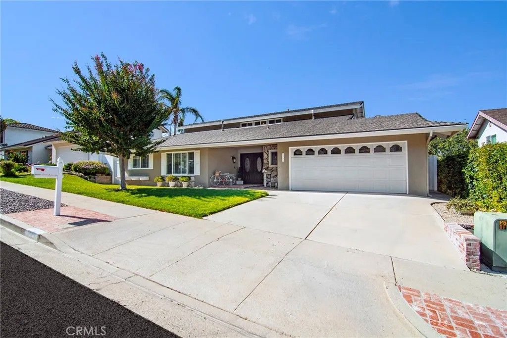 Photo of 1391 Morrow Circle, Thousand Oaks, CA 91362 (MLS # SR26038218)