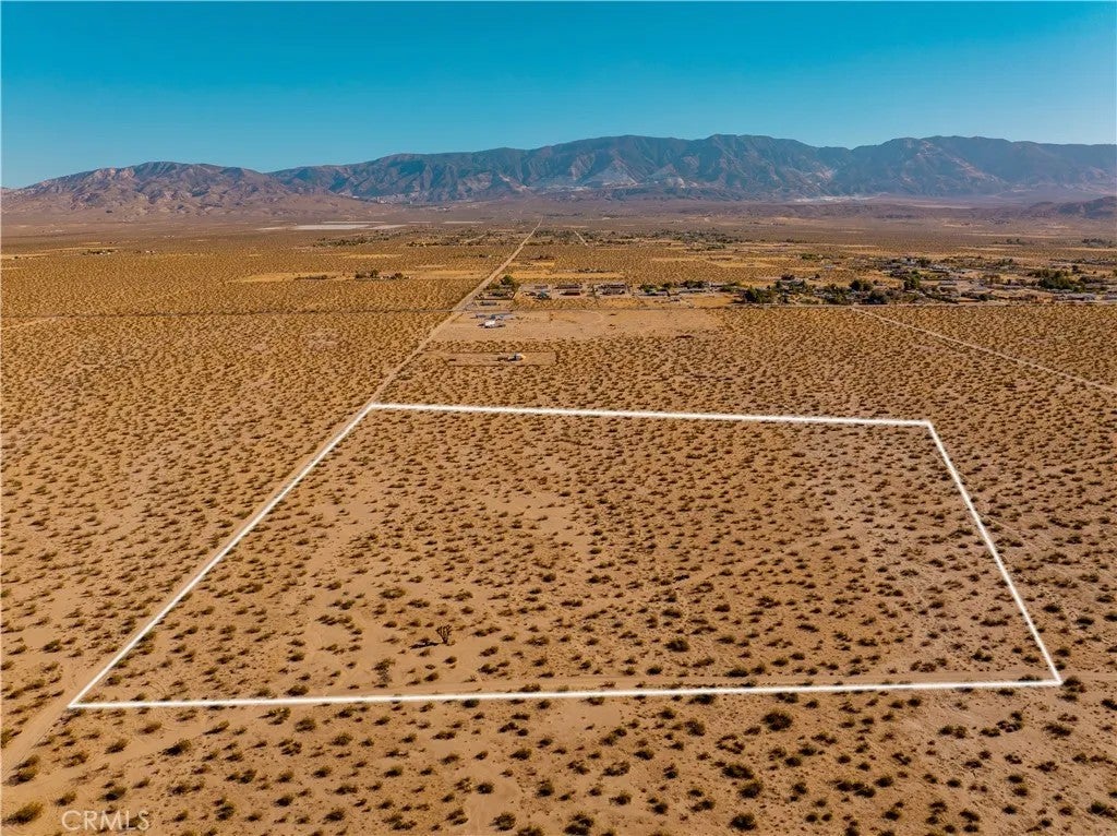 Photo of 1 Fairlane Rd, Lucerne Valley, CA 92356 (MLS # SW26204122)