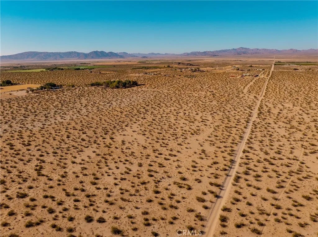 Photo of 1 Fairlane Rd, Lucerne Valley, CA 92356 (MLS # SW26204122)