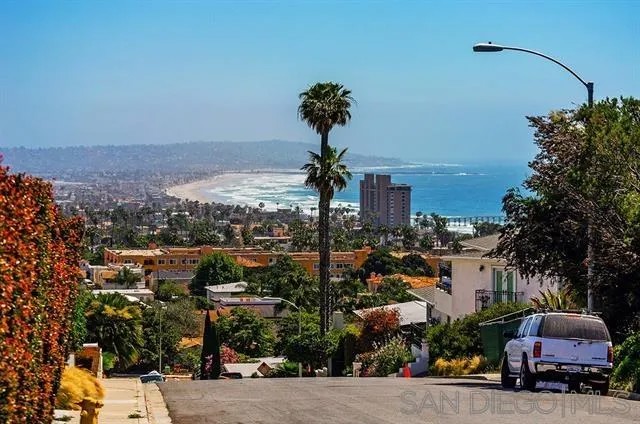 5512 Candlelight Drive