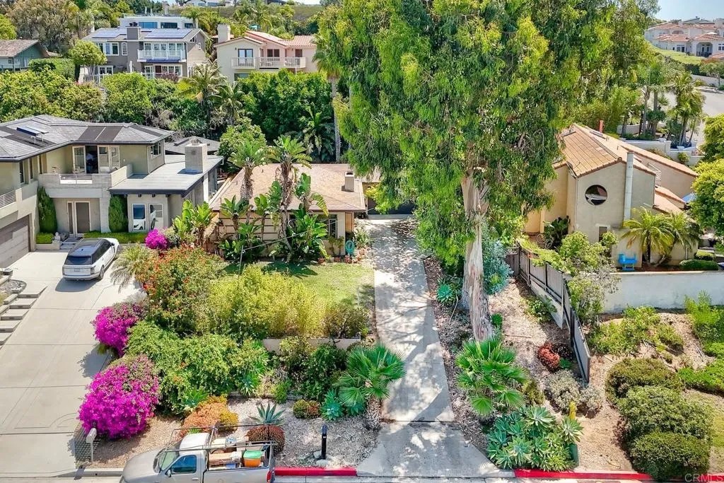 752 S Cedros Avenue