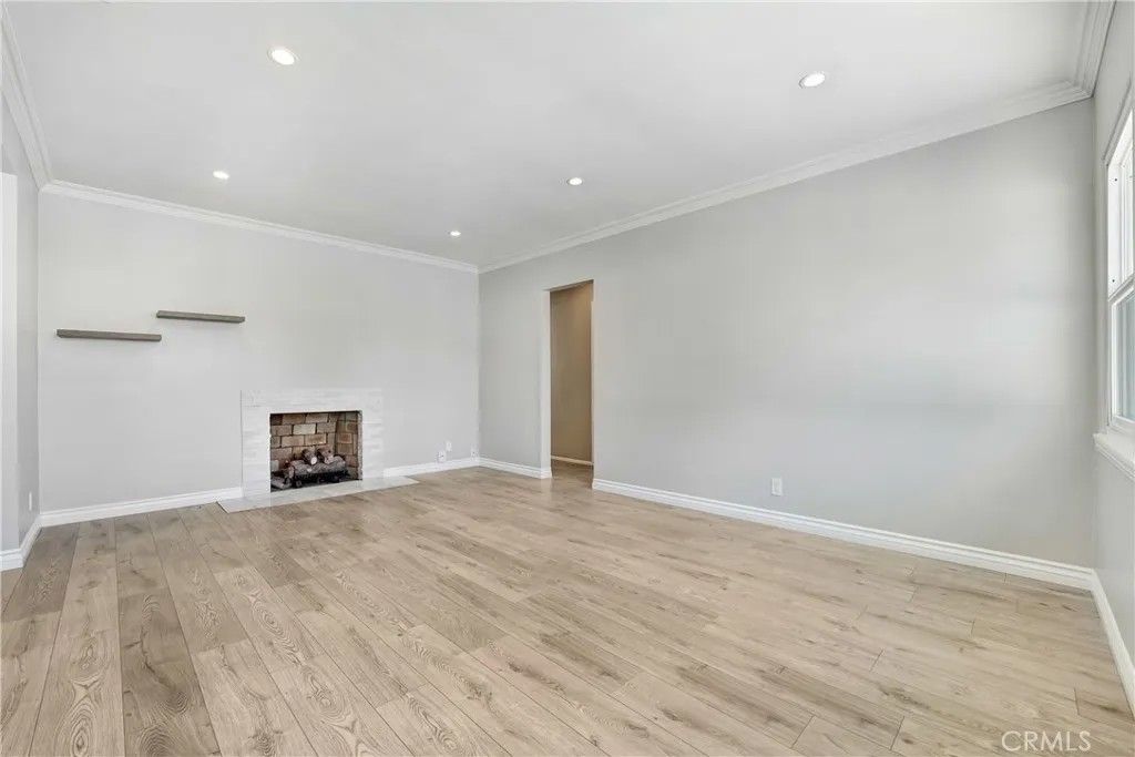 Photo of 7454 Gaviota Avenue, Van Nuys, CA 91406 (MLS # SR26015563)