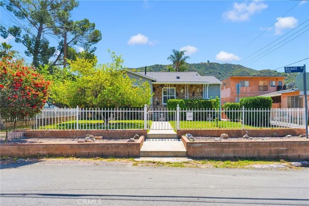 Photo of 7664 Beckett Street, Tujunga, CA 91042 (MLS # CV26090863)