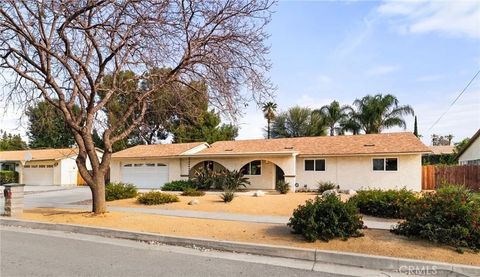 Photo of 1029 W Clifton, Redlands, CA 92373 (MLS # IG26054941)