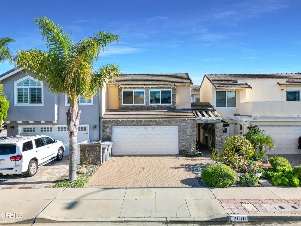 Photo of 2010 Kingsbridge Way, Oxnard, CA 93035 (MLS # V1-34531)