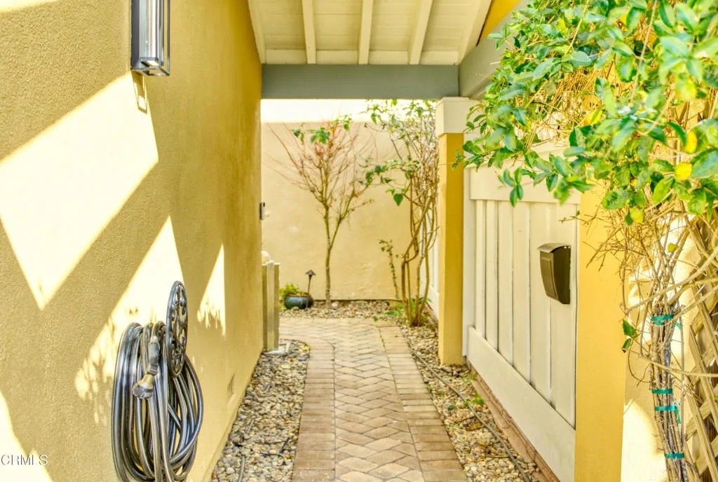 Photo of 2010 Kingsbridge Way, Oxnard, CA 93035 (MLS # V1-34531)