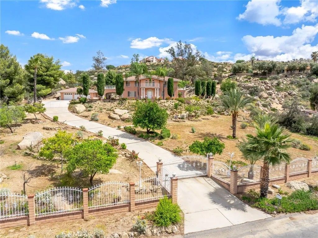 Photo of 28368 Rawlings Road, Hemet, CA 92544 (MLS # SW26038251)