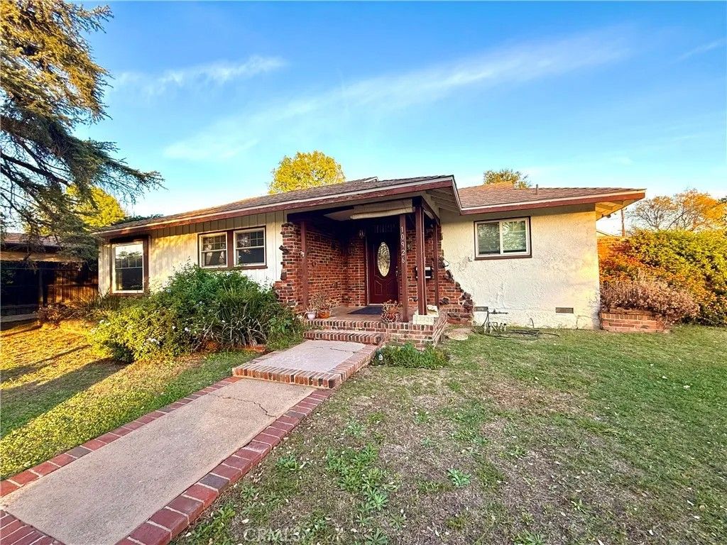 Photo of 10926 Ruffner Avenue, Granada Hills, CA 91344 (MLS # SR25277160)