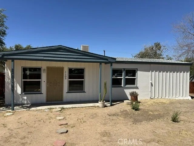 Photo of 1105 Elizabeth lake Road, Palmdale, CA 93551 (MLS # SR26174082)