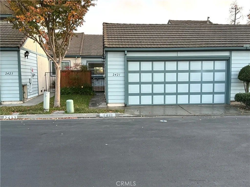 Photo of 2421 Hawthorn Gln, Escondido, CA 92027 (MLS # IV25268489)