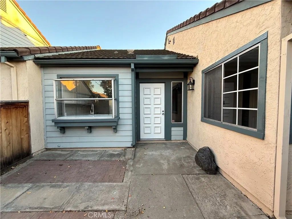 Photo of 2421 Hawthorn Gln, Escondido, CA 92027 (MLS # IV25268489)