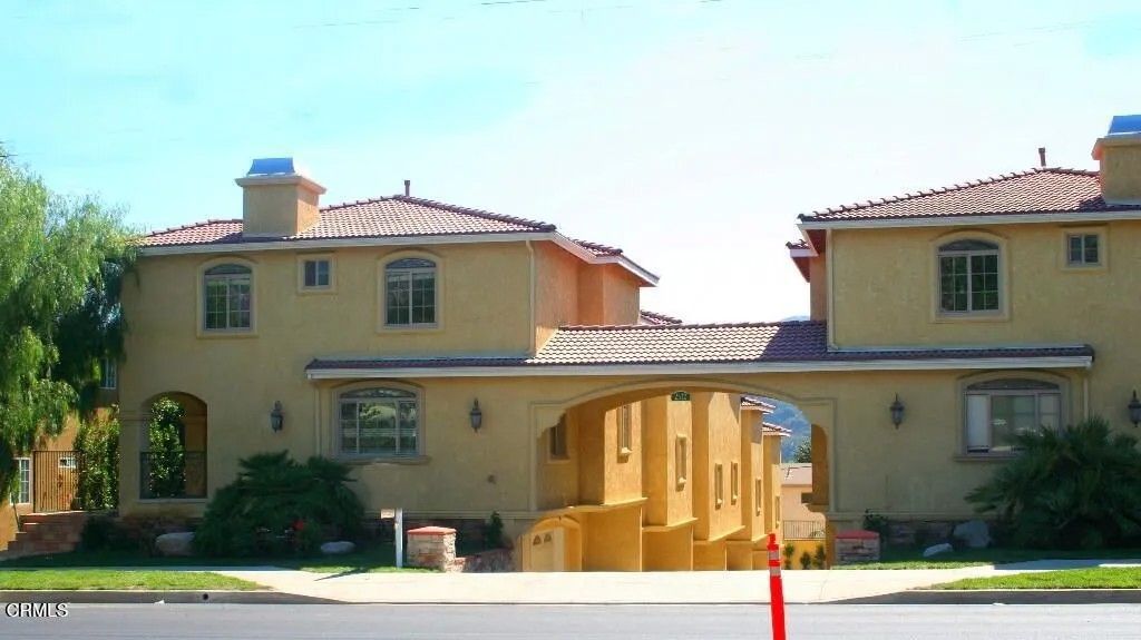 Photo of 2516 Montrose Avenue #5, Montrose, CA 91020 (MLS # P1-26262)