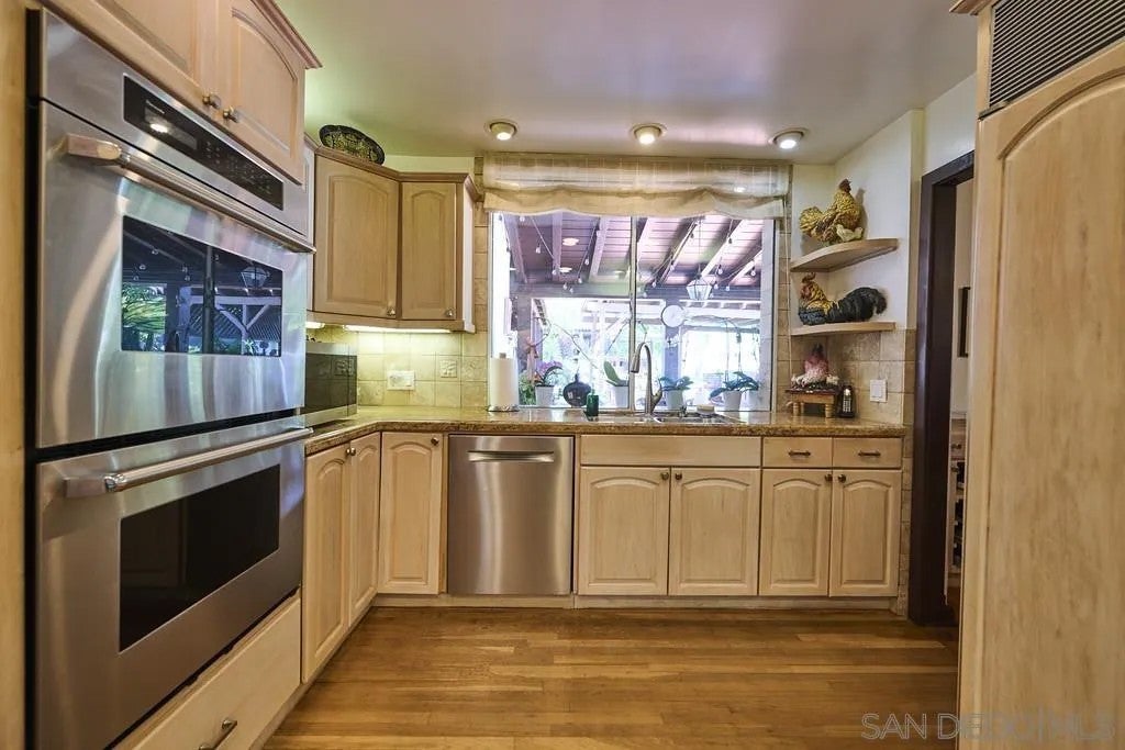 2454 presidio dr